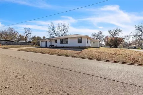 1601 E 10th St, Shawnee, OK 74801 photo 9