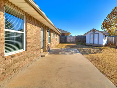 604 Manhattan Dr, Moore, OK 73160 photo 29