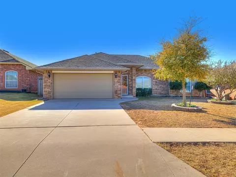 604 Manhattan Dr, Moore, OK 73160