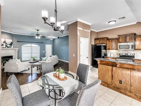 604 Manhattan Dr, Moore, OK 73160 photo 9