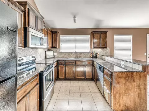 604 Manhattan Dr, Moore, OK 73160 photo 12