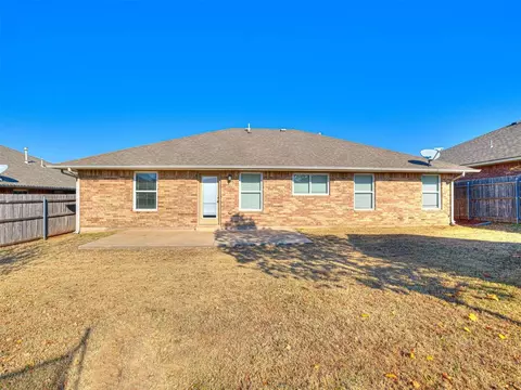 604 Manhattan Dr, Moore, OK 73160 photo 28