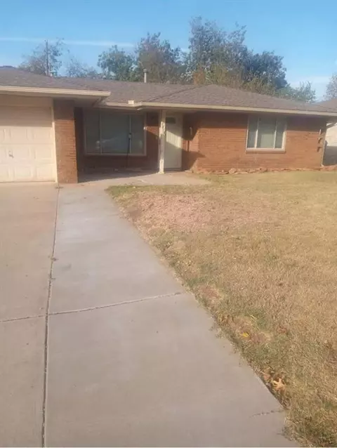 1713 Westchester Dr, The Village, OK 73120