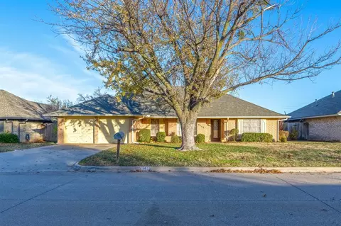 8408 Lowery Ln, Oklahoma City, OK 73132