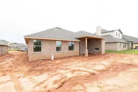 1009 Tim St, Moore, OK 73160 photo 2
