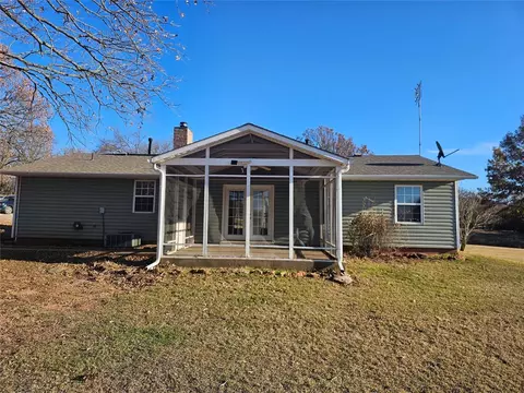48143 Hope Rd, Maud, OK 74854