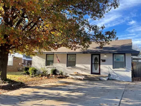 1112 N Redbud Dr, Midwest City, OK 73110