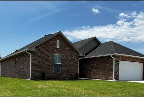 511 Blue Bird Ln, Shawnee, OK 74804