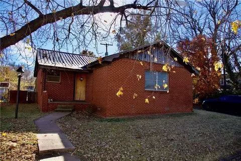 804 Broadway Ave, Clinton, OK 73601