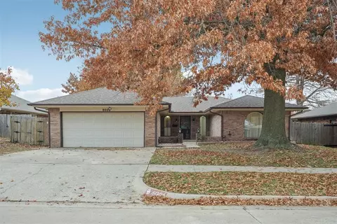 8006 NW 32nd St, Bethany, OK 73008