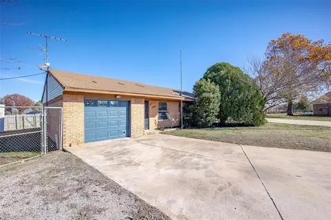 1221 Rolling Stone Dr, Tecumseh, OK 74873