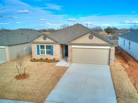 3119 Valley Dr, Chickasha, OK 73018