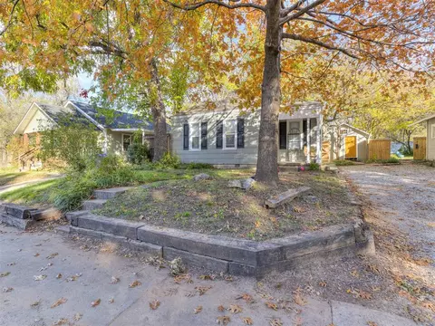 313 S Lahoma Ave, Norman, OK 73069 photo 2