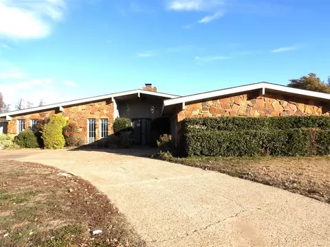 8300 Brookridge Dr, Oklahoma City, OK 73132