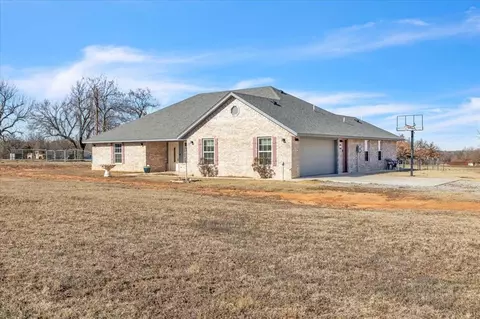 15816 Grant Rd, Shawnee, OK 74801