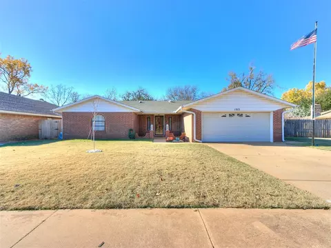 1313 Winding Creek Rd, Moore, OK 73160