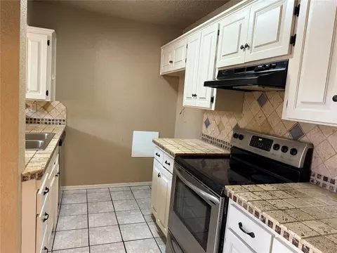2315 Cedar Brook Dr, Moore, OK 73160 photo 4