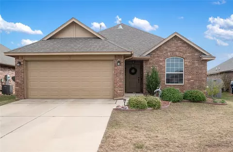812 Lakeview Dr, Moore, OK 73160