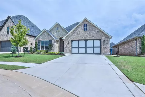 109 Pont Neuf Ct, Edmond, OK 73034