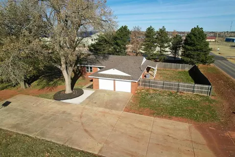 2301 S Randall Ave, Elk City, OK 73644
