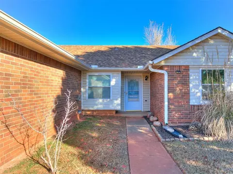 2005 Silver Fox Dr, Edmond, OK 73003 photo 2