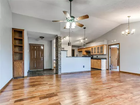 2005 Silver Fox Dr, Edmond, OK 73003 photo 6