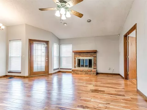 2005 Silver Fox Dr, Edmond, OK 73003 photo 4
