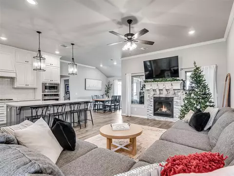 712 Chisholm Trails Dr, Yukon, OK 73099
