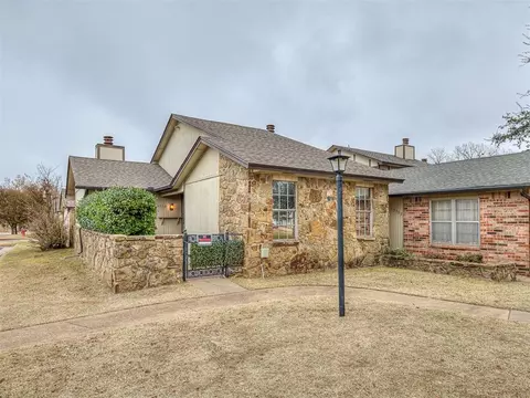 13700 Crossing Way E, Edmond, OK 73013