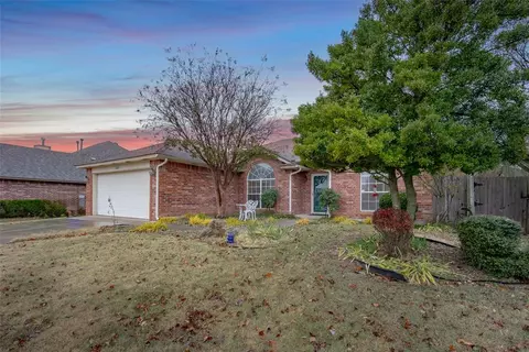 1624 Woodcreek Ct, Norman, OK 73071