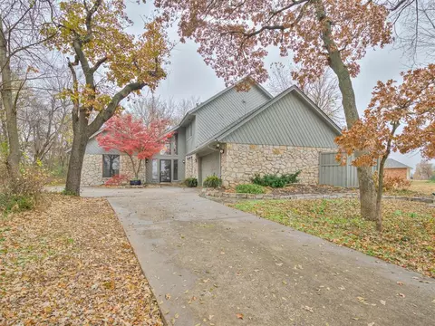 204 Country Ln, Midwest City, OK 73130