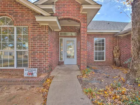 1036 SW 129th St, Moore, OK 73170 photo 4
