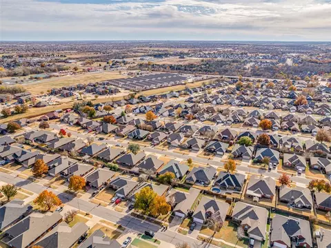 1036 SW 129th St, Moore, OK 73170 photo 38