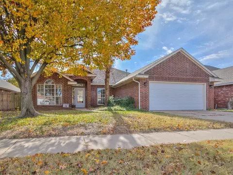 1036 SW 129th St, Moore, OK 73170 photo 2