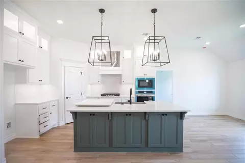 8001 NW 152nd St, Edmond, OK 73013