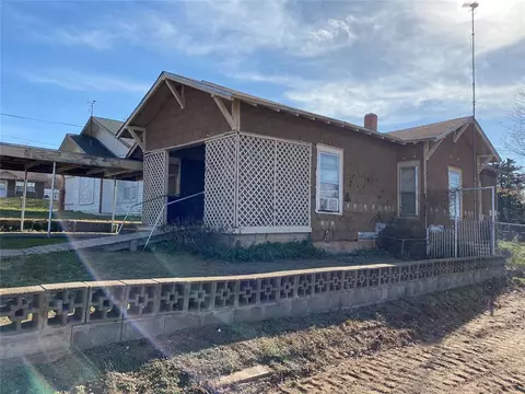 210 E 5th St, Cement, OK 73017
