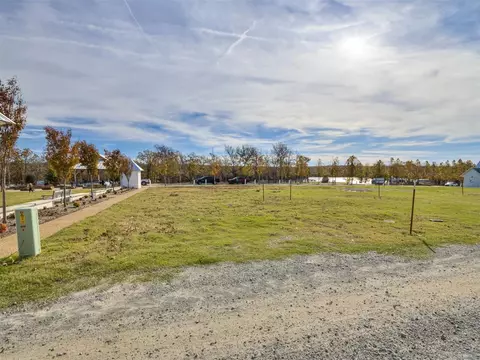 37 Water St, Carlton Landing, OK 74432