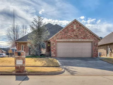 1172 Plaza Dr, Yukon, OK 73099