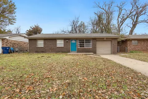 717 S Brookview Ln, Mustang, OK 73064