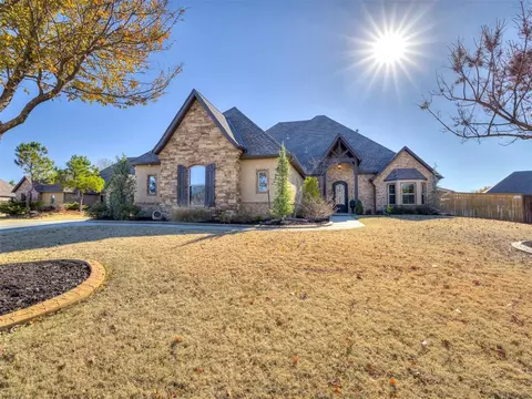740 E Victoria Ter, Mustang, OK 73064