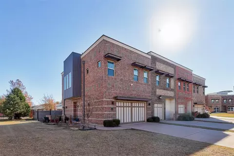 515 S Fretz Ave, Edmond, OK 73003