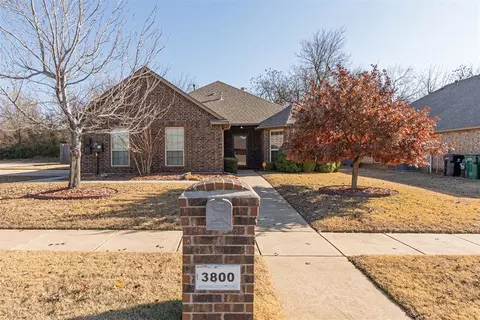 3800 Millers Creek Ln, Mustang, OK 73064
