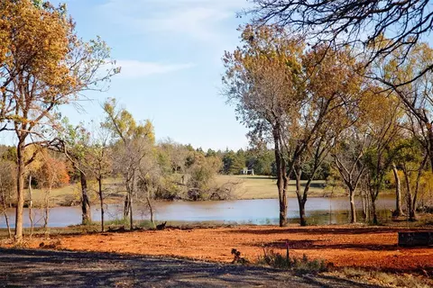 7569 Old Oak Trl, Guthrie, OK 73044