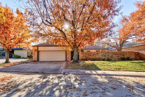 5814 Chestnut Ct, Edmond, OK 73025