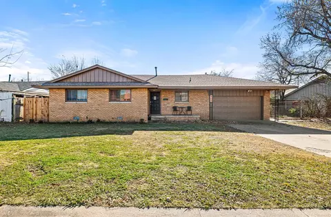 404 W Ercoupe Dr, Midwest City, OK 73110