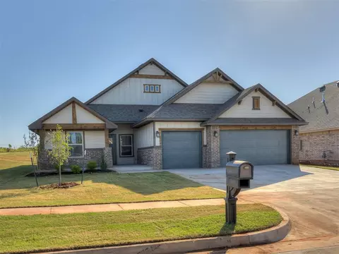 2304 Creekview Trl, Moore, OK 73160