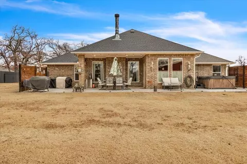 9409 Megans Way, Mcloud, OK 74851 photo 32