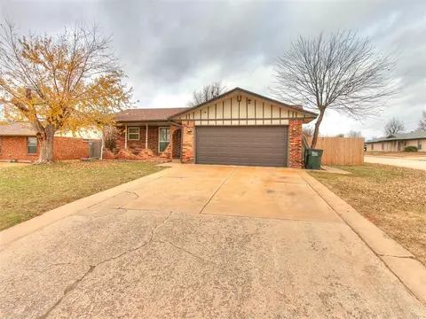 911 Richmond St, Yukon, OK 73099