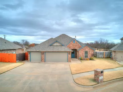 4112 Vista Dr, Norman, OK 73071