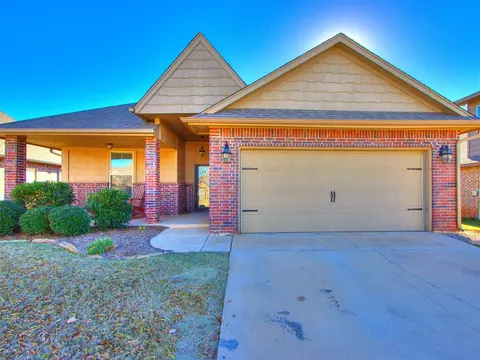 8212 NW 159th St, Edmond, OK 73013